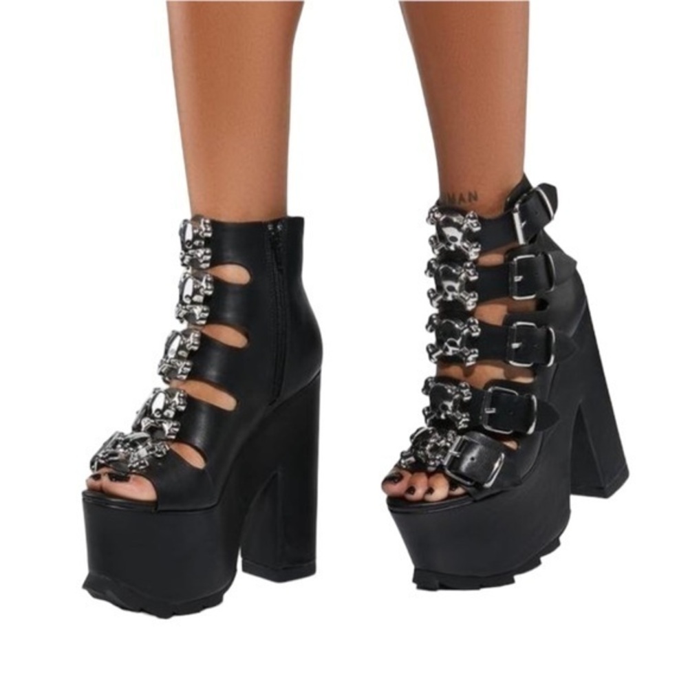Y.R.U. Dreamscape Skull Buckles Chunky Platform Heels in Black